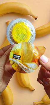 Презервативи ONE Banana Split (ароматизовані)(по 1 шт)(упаковка може відрізнятись кольором та малюнок 46714 фото