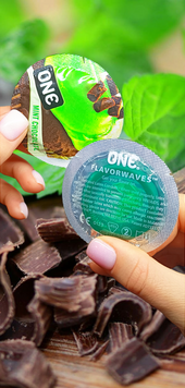 Презервативи ONE Mint Chocolate (ароматизовані) (по 1 шт) (упаковка може відрізнятися кольором та рисом) 46712 фото