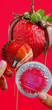Презервативи ONE Chocolate Strawberry (ароматизовані) (по 1 шт) (упаковка може відрізнятися кольором 46713 фото